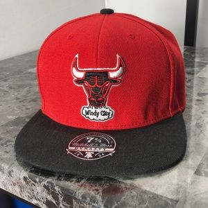 Mitchell & Ness Windy City Chicago Bulls Fitted Flat Bill 7 3/4 Hat